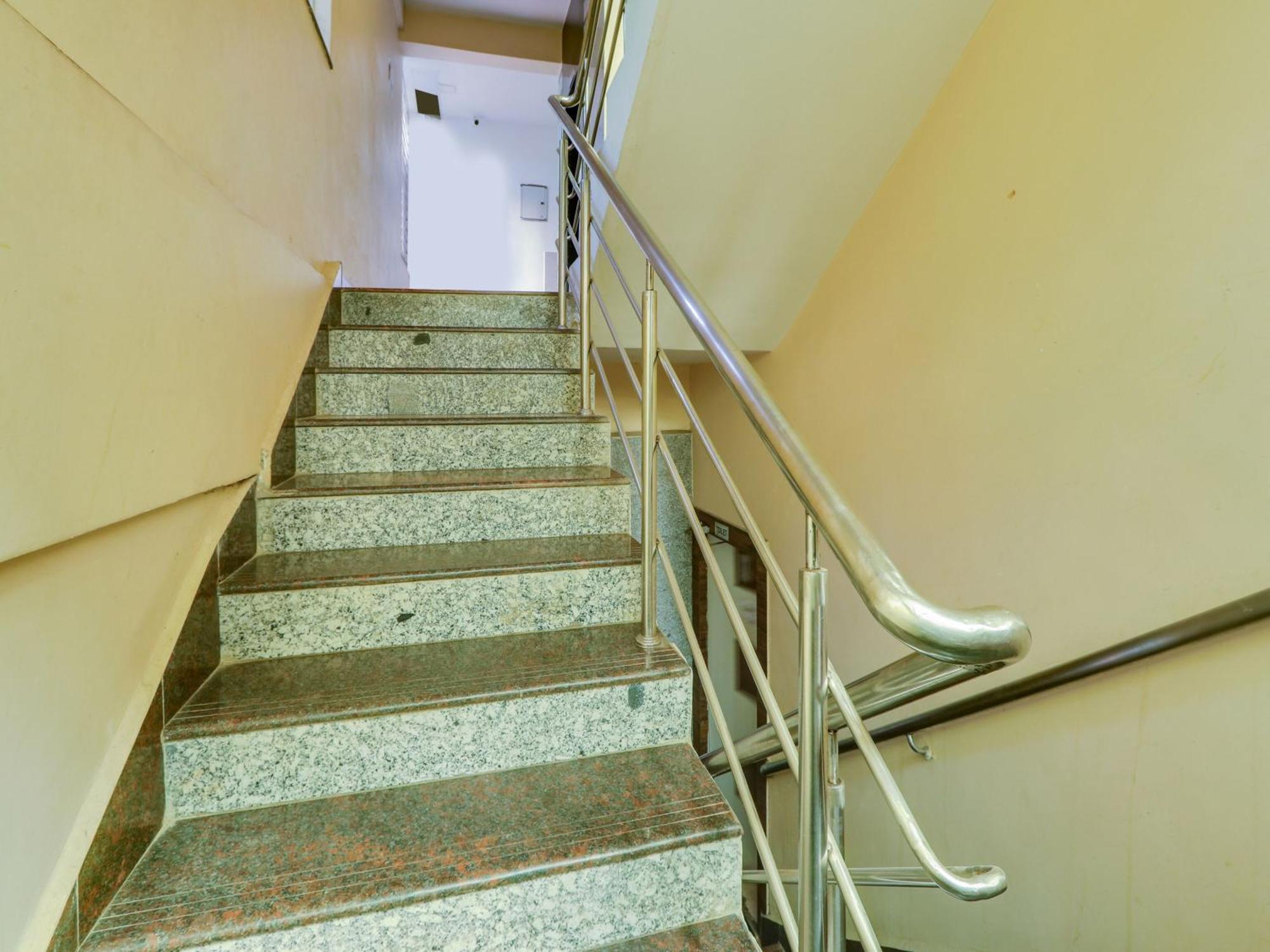 Super Townhouse Qualia Prime Hotel Near Nexus Mall Hyderabad Exterior foto